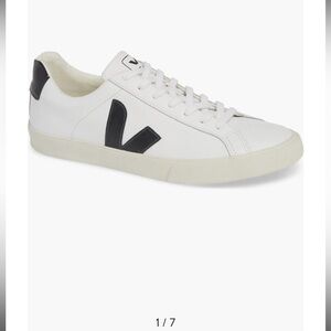 Veja extra white and Black Sneakers 👟 unisex